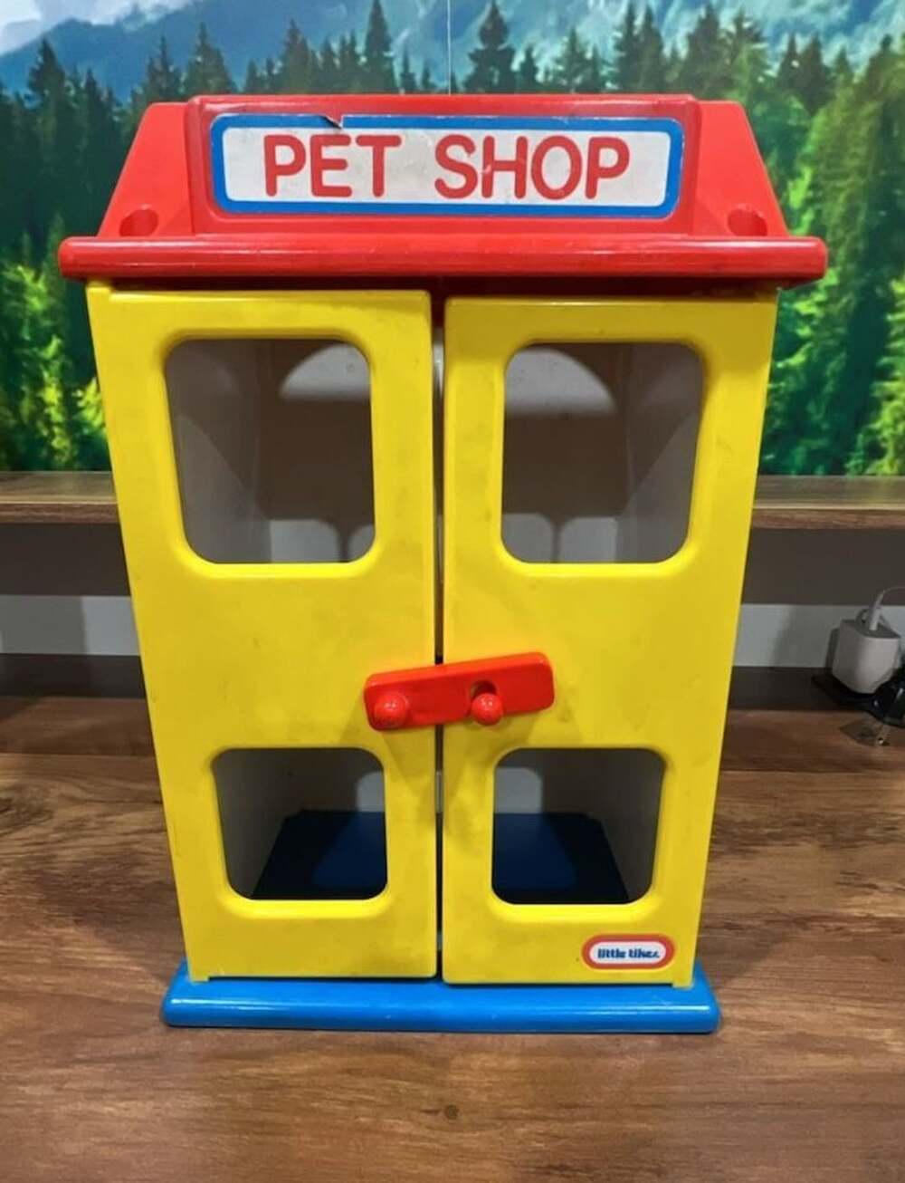 Vintage Little Tikes Pet Shop Toy House Playset with Opening Doors